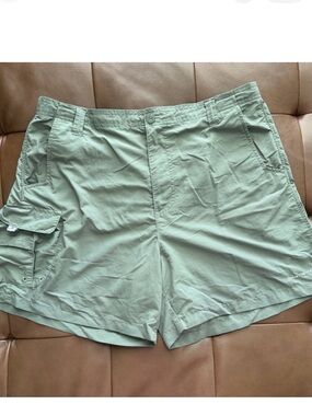 Columbia Omni-Shade Men's Sage Green Shorts